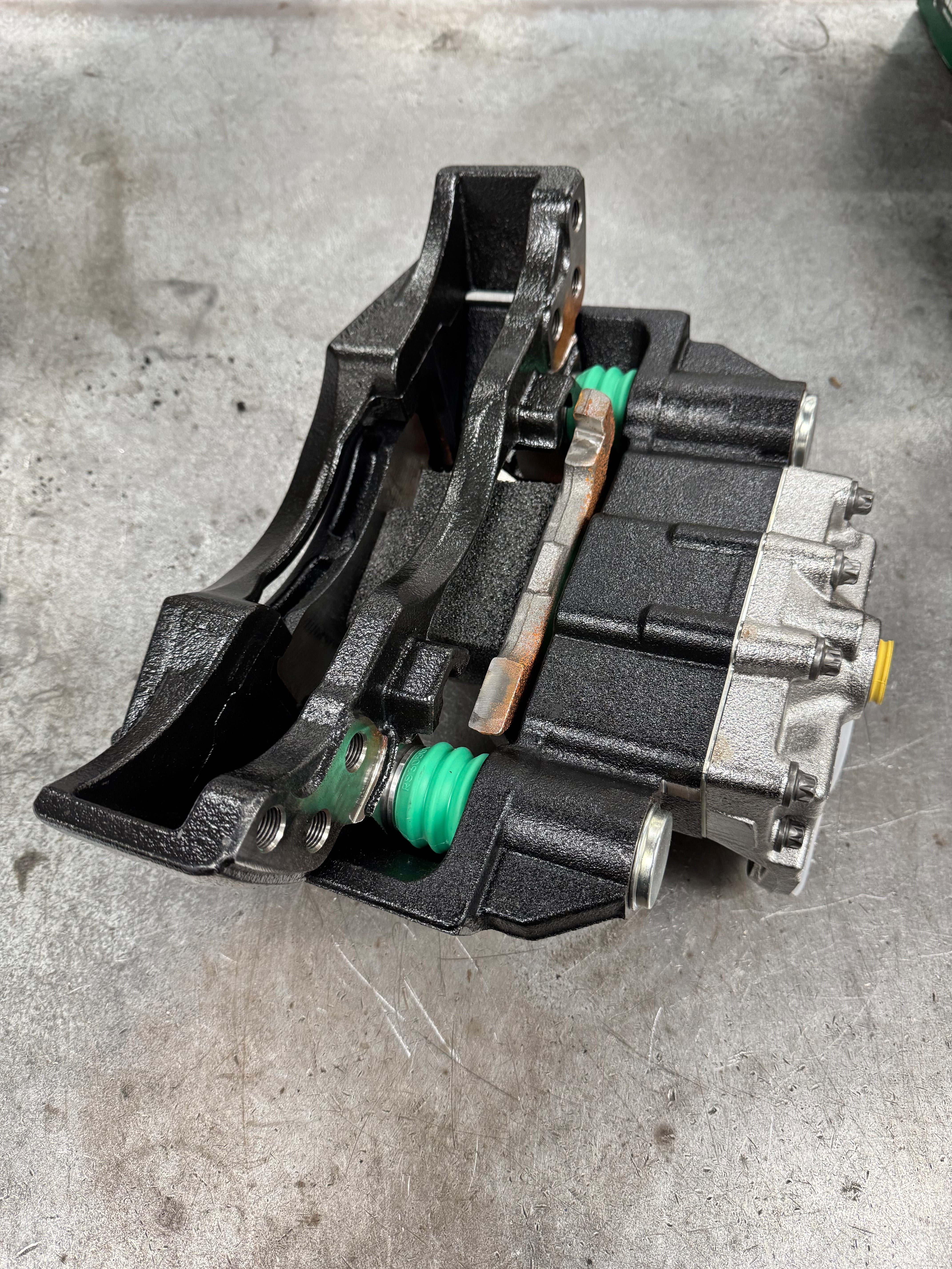 40175072 Genuine Wabco Disc Brake Caliper, Pan 17 (Carrier